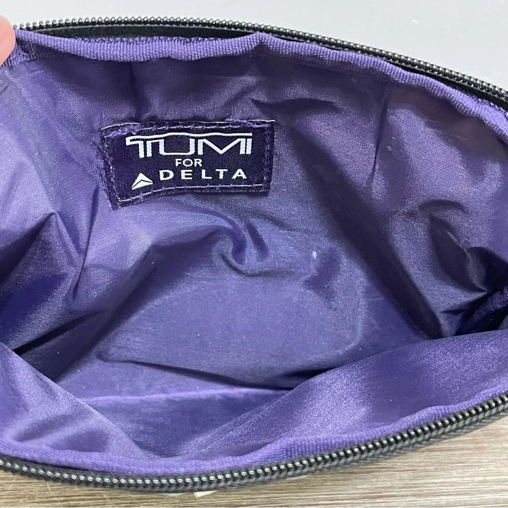 TUMI for DELTA Cosmetic Bag Travel Vacation Toiletry Grey Nylon Zip Close Lined